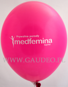 Logo medfemina namalowane na balonie.