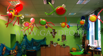 Balonowy podwodny świat na zabawie dla dzieci w przedszkolu.
