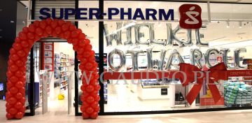 Balonowa dekoracja na otwarcie nowego salonu Super-Pharm.