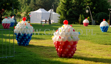 Balonowe babeczki na pikniku dla dzieci.