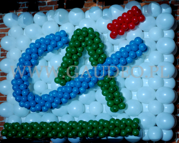 Ściana balonowa z logotypem Credit Agricole.